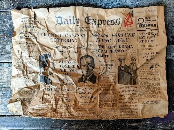 21. "Нашел старую газету 1934 года под половицами своего дома в Лондоне"