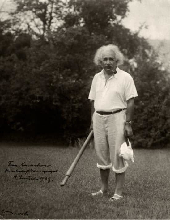 Почему Альберт Эйнштейн носил женскую обувь?