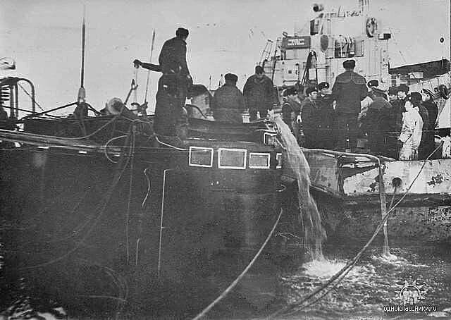 21 октября 1981 года в результате столкновения с теплоходом «Рефрижератор-13» в бухте Золотой Рог затонула ДЭПЛ С-178 пр.613. Погибло 32 члена экипажа...