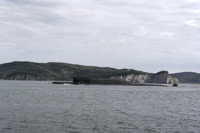Ракетный подводный крейсер стратегического назначения, проекта 667БДР "К-433" (с 15.09.1998г. "К-433 Святой Георгий Победоносец") на входе в Авачинскую бухту  2014 год