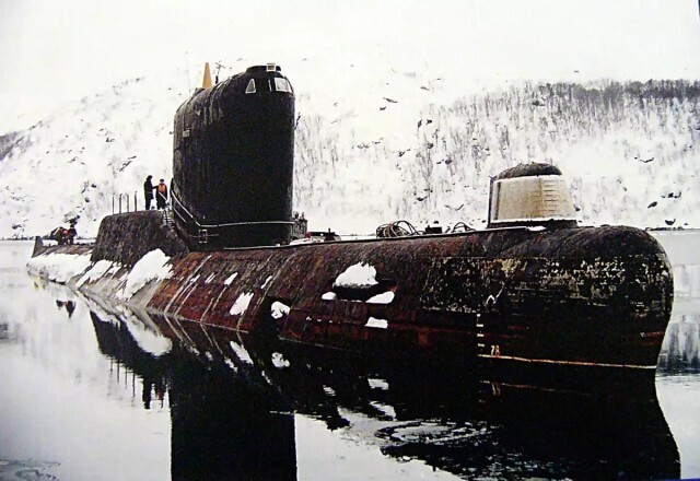 На фото буксировка БС-19 из гб. Ура в акваторию ФГУП ПО СРЗ «Нерпа» на утилизацию.