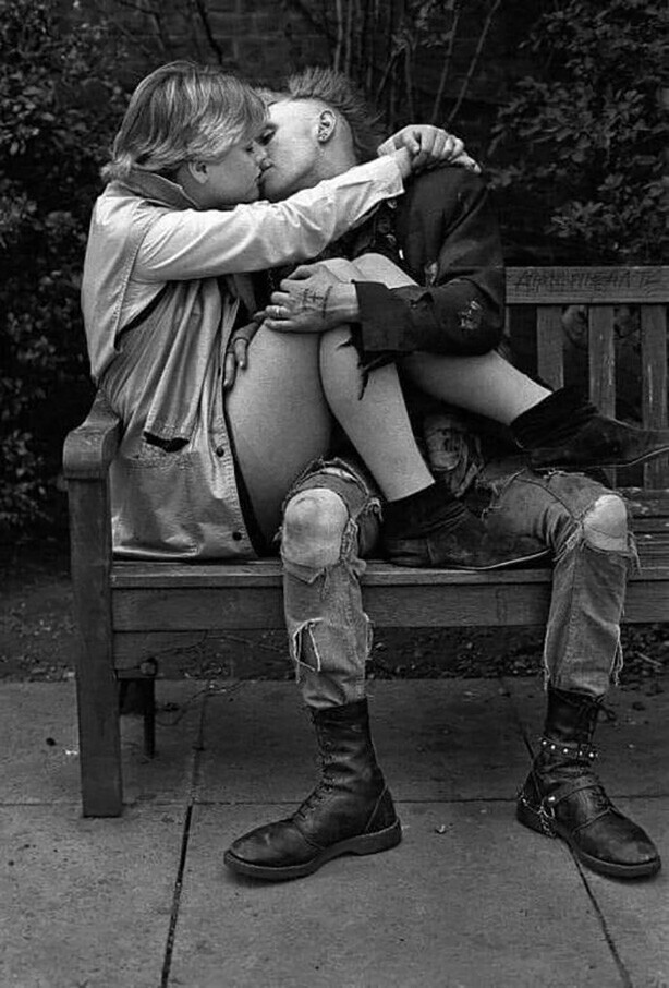 Панк и его девушка. 1982 год. Фото: Дерек Райджерс