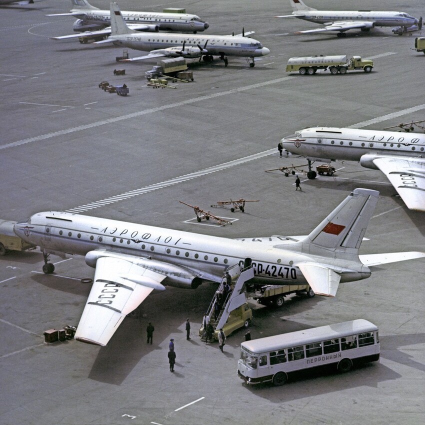 Пассажирские самолеты в Международном аэропорту Внуково, 1971: