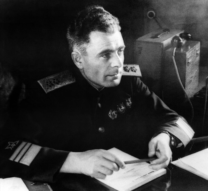 Казак, ставший советским адмиралом. Как он спас Заполярье, набирал солдат в лагерях и пострадал от "царь-бомбы"?