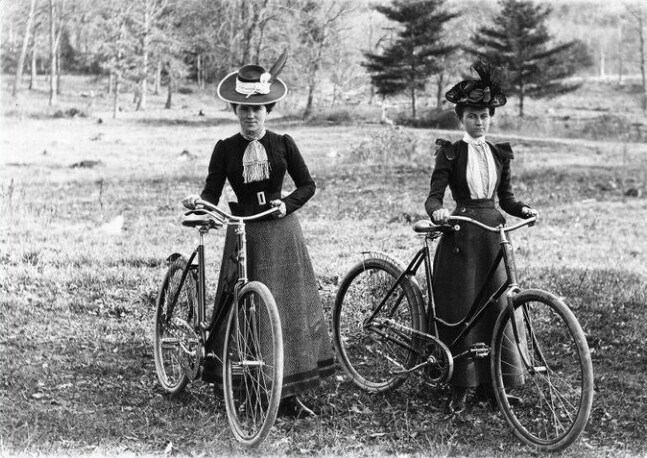 5. В 19 веке женщин предостерегали от езды на велосипеде, пугая тем, что у них будет "велосипедное лицо" - глаза навыкате и выступающий вперед подбородок