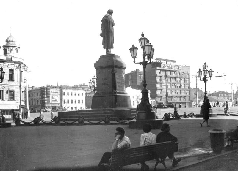 На Пушкинской площади.