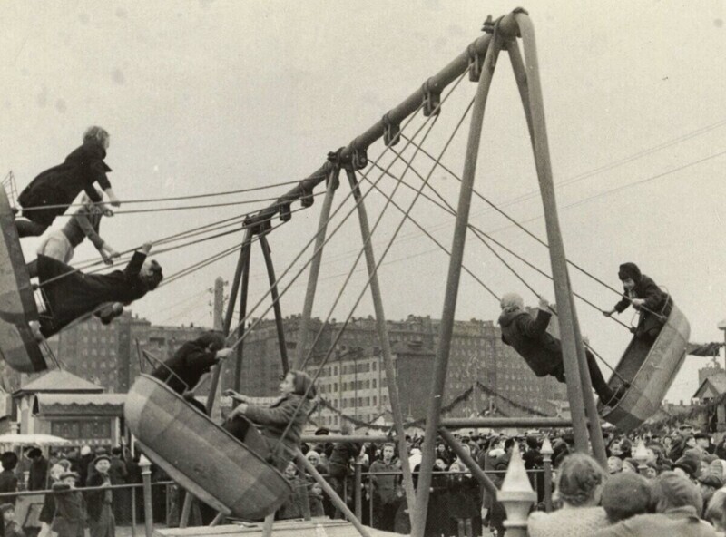 Народные гуляния на Болотной площади 9 мая.