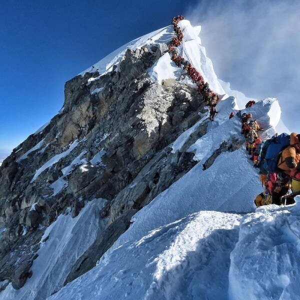 Очередь к вершине Эвереста
