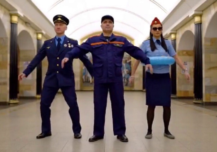 В сети появилось видео о нелёгких буднях тиктокеров петербургского метро