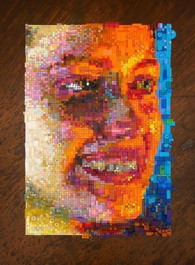 "Я собрала портрет из деталей Лего"