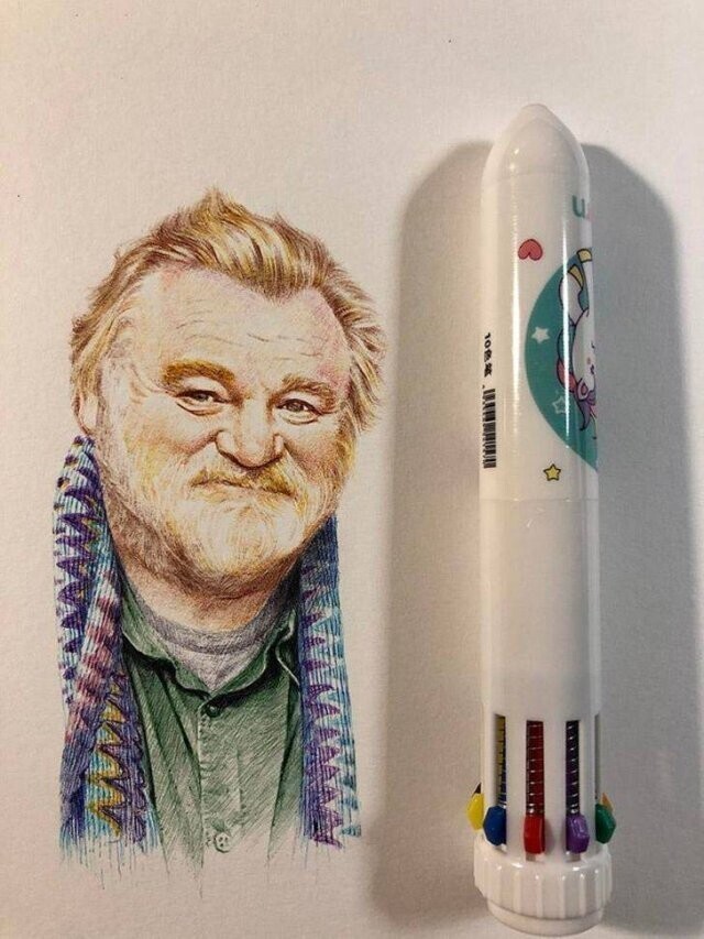 "Этот портрет я нарисовал вот этой цветной шариковой ручкой, что справа"