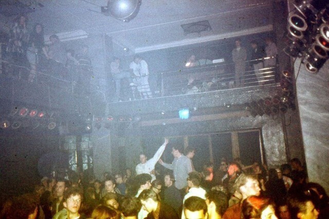 Техно-рейв вечеринка в «Планетарии» на Горьковской, Санкт-Петербург, 1990 - 1991 год..