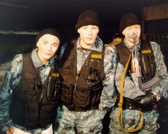 Группа Иванушки Интернешнл во время съёмок клипа «Снегири», 1999 год