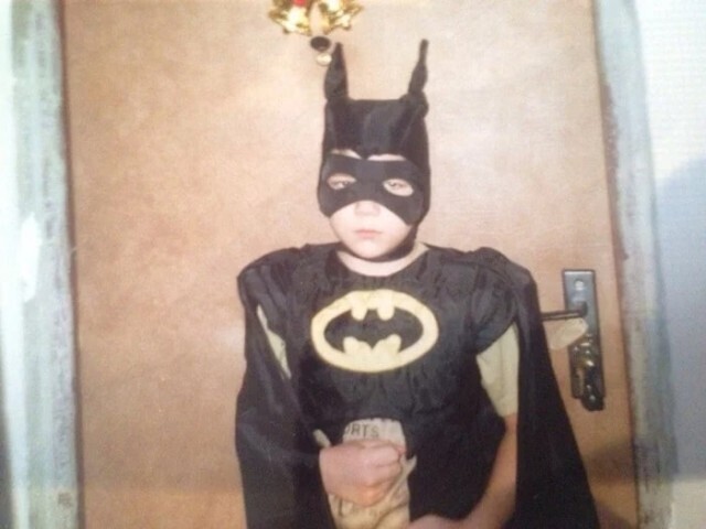 «Никого не волновало, кто я, пока я не надел маску»© Парень в самодельном костюме Бэтмена, Москва, конец 1990-х