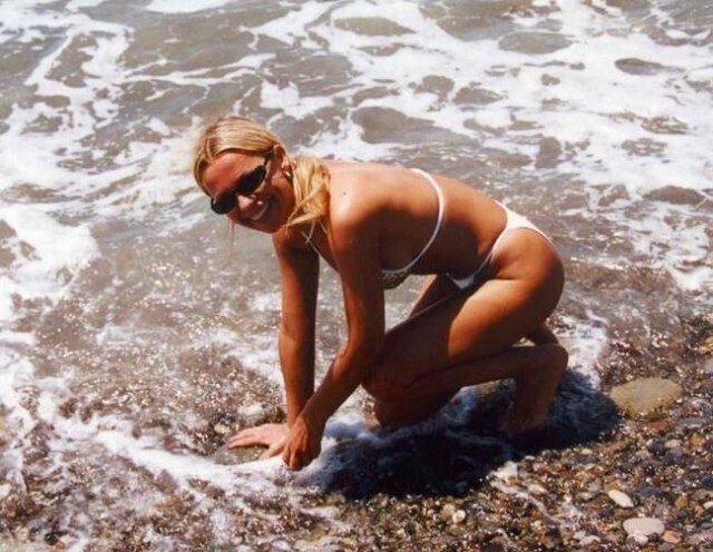 Ирина Салтыкова отдыхает на сочинском пляже