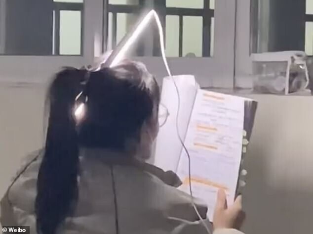 Студентка из Китая нашла гениальный способ чтения в темноте
