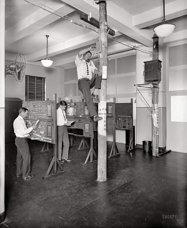 Учебный класс подготовки телефонистов. 1928 год