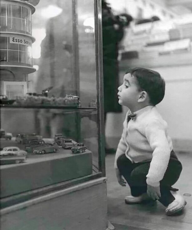 В детском магазине. Франция, 1959 год