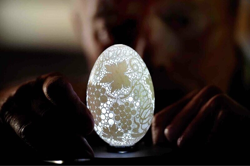 21. Ювелирней яиц Фаберже - в настоящей яичной скорлупе проделано 20 тысяч отверстий