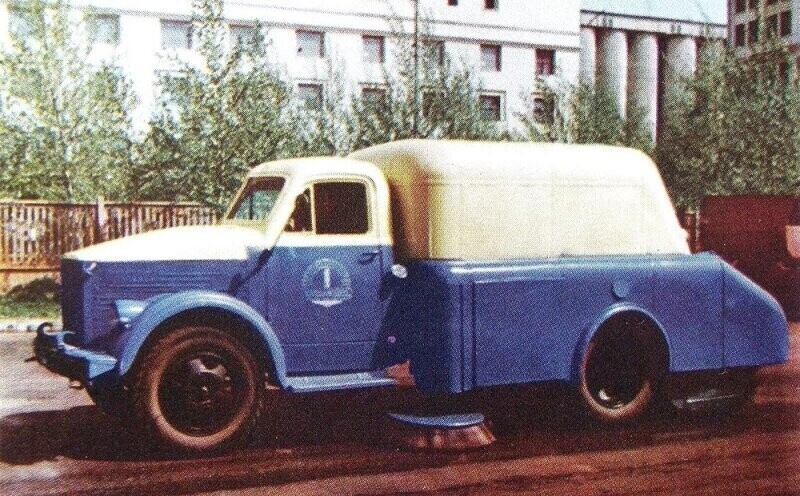 Серийная подметально-уборочная машина ПУ-20 на шасси грузовика ГАЗ-51
