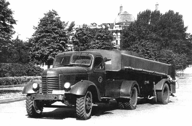 ПМП с седельным тягачом ЗИС-120Н и полуприцепом-цистерной, 1956 год