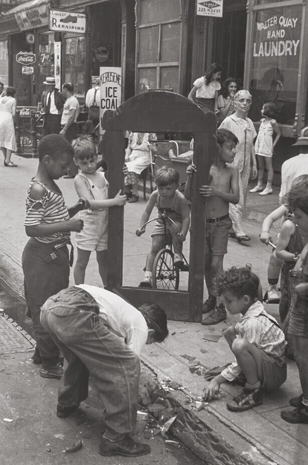 Дети с разбитым зеркалом, Нью-Йорк 1940 год