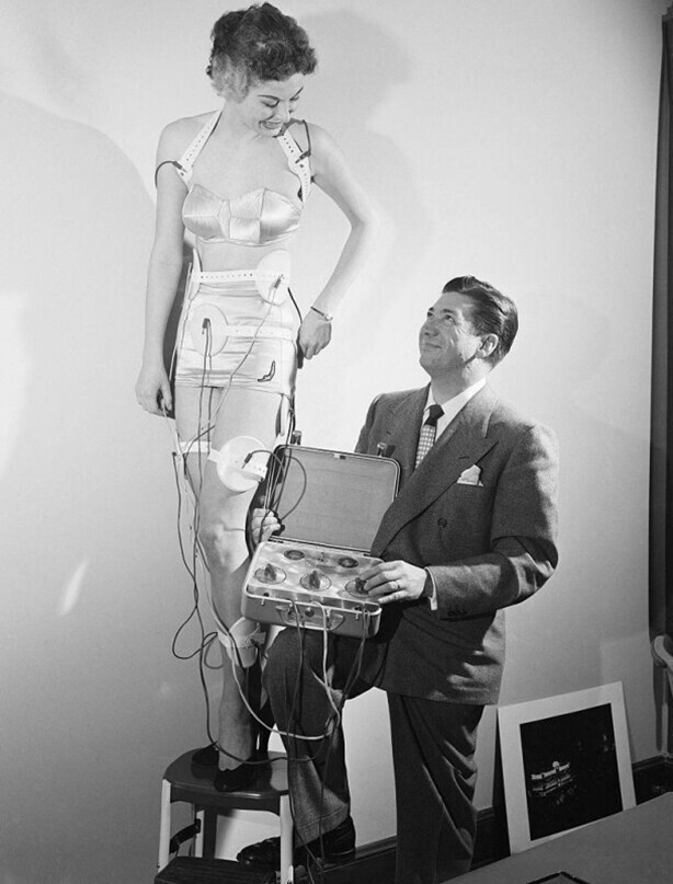 Процедура электротоком для коррекции фигуры. США, Чикаго, 1950 год