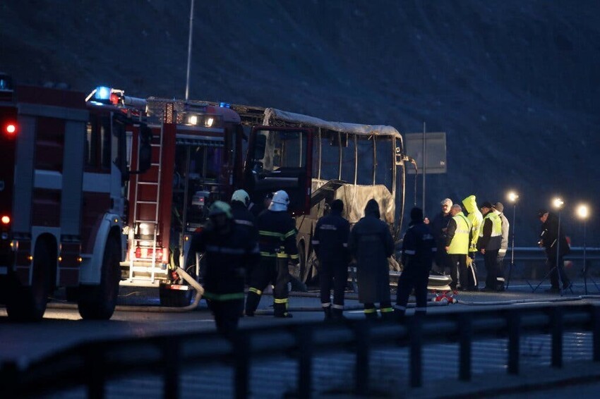 46 погибших: в Болгарии пассажирский автобус врезался в ограждение и загорелся