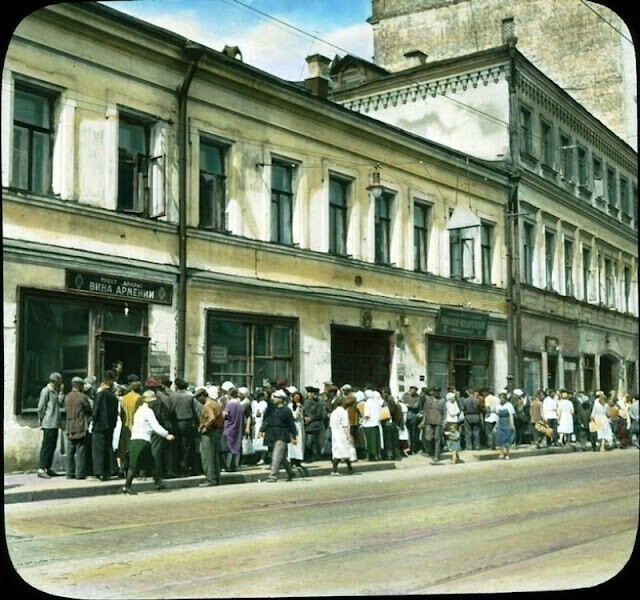 Очереди на Пятницкой улице, Москва, 1931 г.