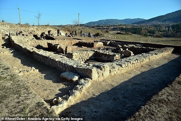 Турецкие археологи нашли артефакт возрастом 1800 лет