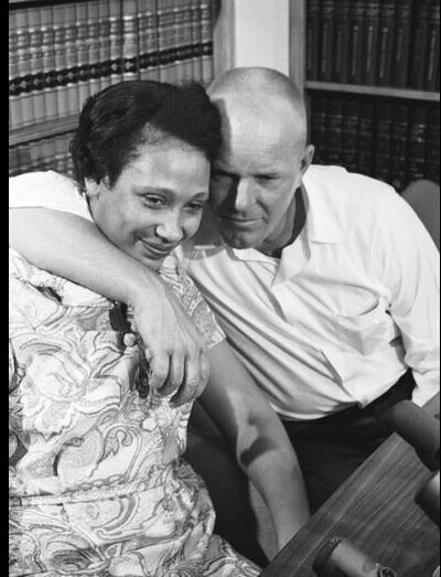 Милдред и Ричард Лавинг В 1958 году Милдред (слева) и Ричард Лавинг вошли в историю, когда они стали первой межрасовой парой, вступившей в брак в Соединенных Штатах