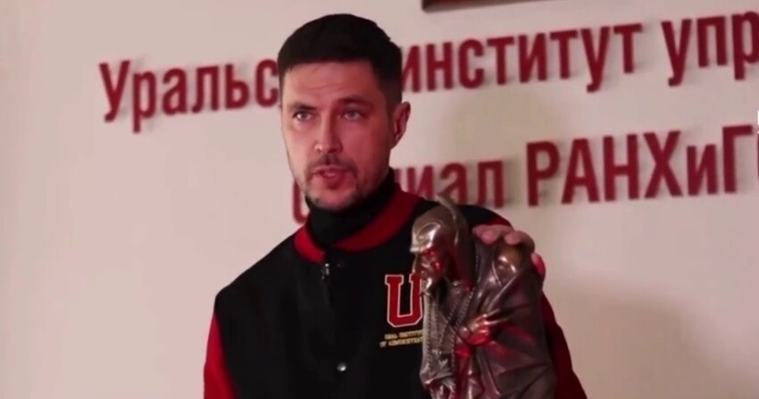 Ректор ВУЗа наглядно объяснил абитуриентам, на кого будут держать равнение его учащиеся