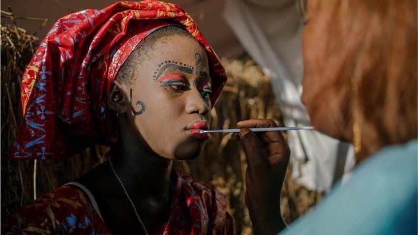 В Дакаре прошел второй Большой карнавал: яркие фото из столицы Сенегала