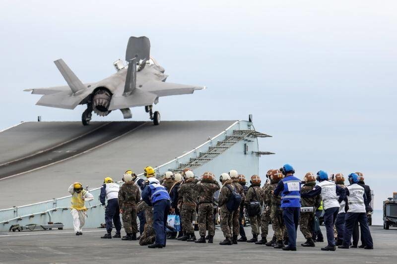 Падение F-35 при взлете с авианосца "Куин Элизабет"