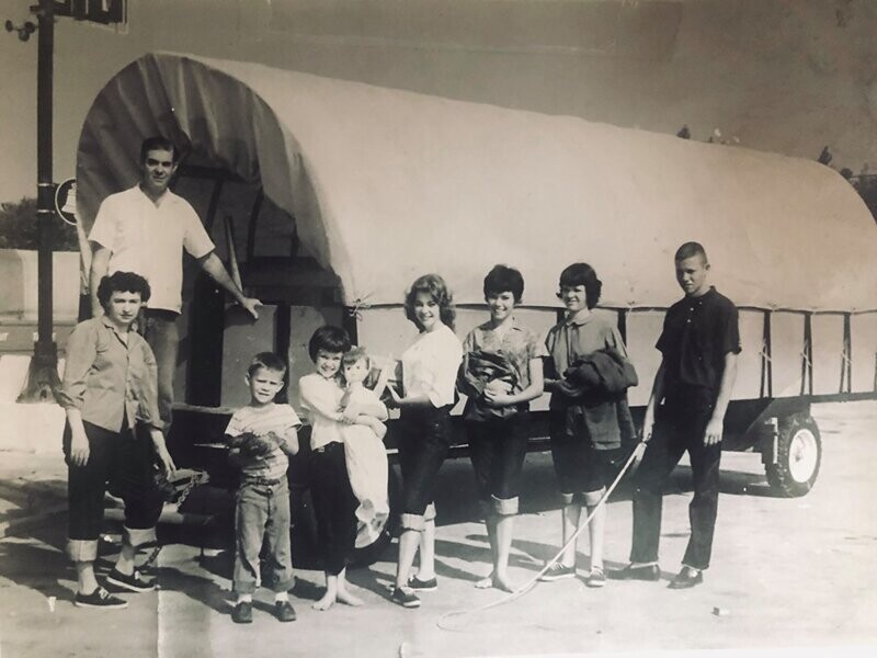 Первое фото Гиллисов перед путешествием по Америке в 1961 году