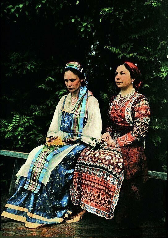 Русские женщины в традиционной одежде, 1908 год