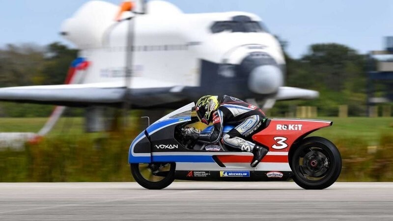 Новый рекорд скорости: самый быстрый в мире электрический мотоцикл разогнался до 455 километров в час