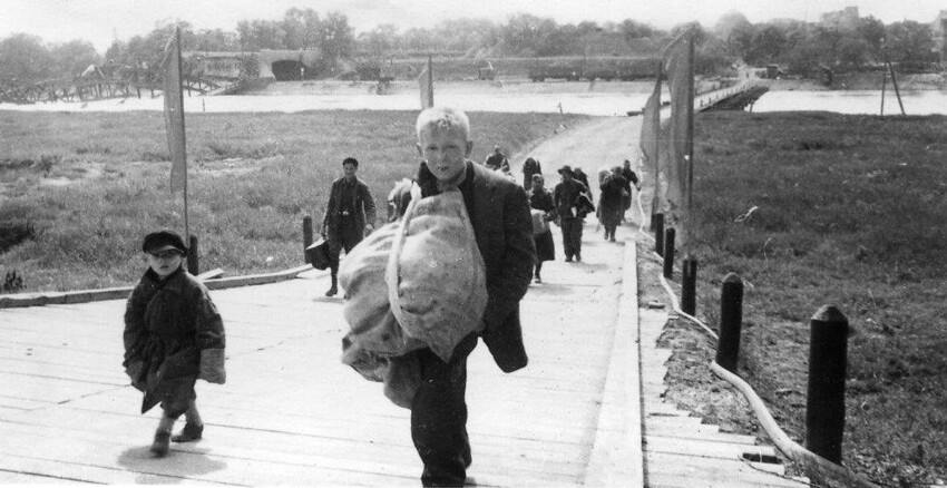 Возвращение советских людей угнанных в Германию, 1945  год, г. Магдебург