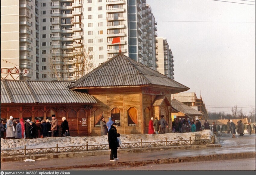 4. Рядом с метро "Сокольники" в 1990-х обустроили рынок