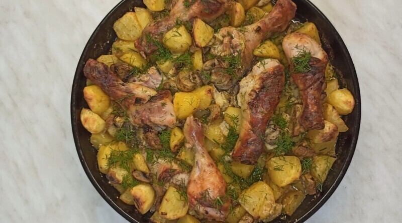 Вкусный ужин - всегда мало! Курица с картошкой и грибами в духовке