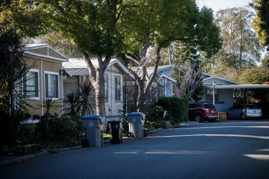 Так выглядит трейлер-парк в Калифорнии. Мобильные дома здесь спасают многих, так как стоимость недвижимости в этом штате просто заоблачная