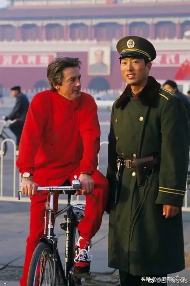 Ален Делон на площади Тяньаньмэнь. 1987 год