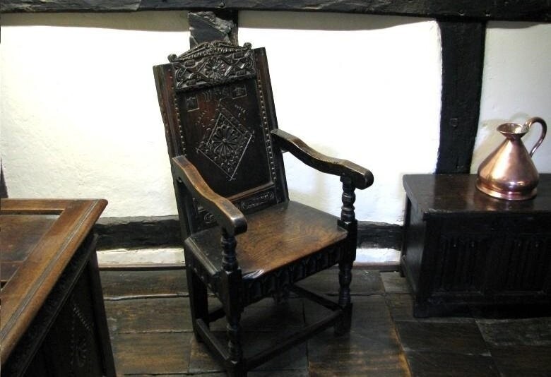 21. Однажды Томас Джефферсон и Джон Адамс посетили дом Шекспира, и каждый из них отломил себе кусок его стула на память.