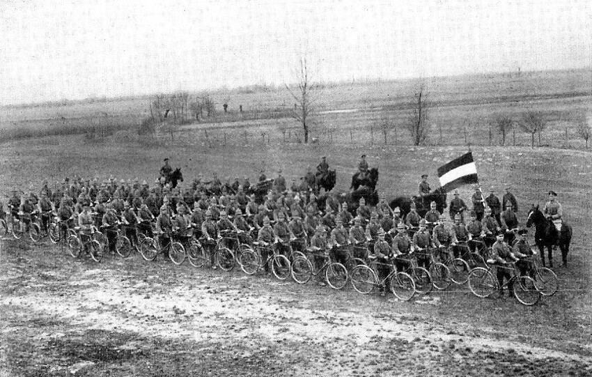 22. Немецкая велосипедная пехота Первой мировой войны на Западном фронте, 1914 год.