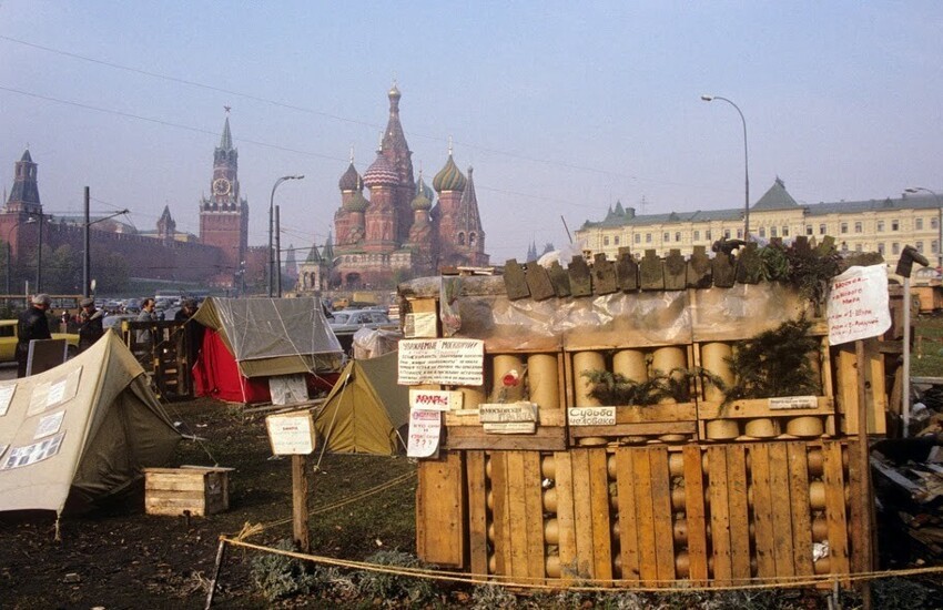Палаточный городок у стен Кремля