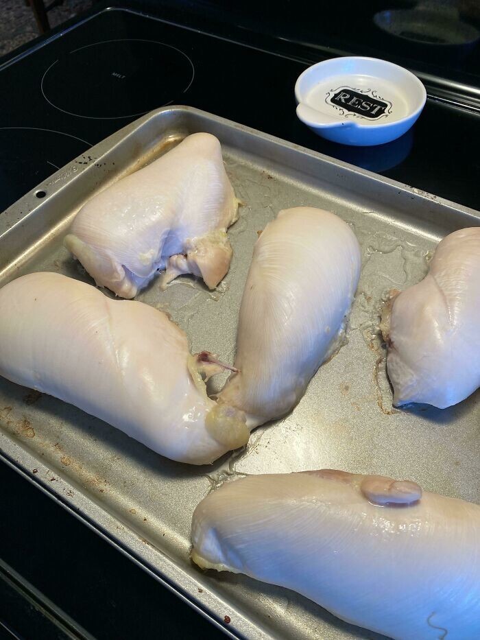 9. "Родители жены пригласили на ужин, и вот курица, которую они подали к столу"