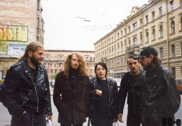7. Группа "Гражданская оборона" на улице Восстания в Санкт-Петербурге, 1998 год