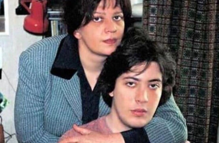 18. Артемий Лебедев с мамой (Татьяной Толстой), начало 90-х