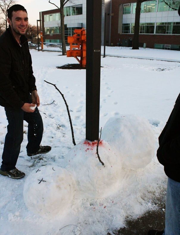 10 креативных скульптур из снега, которые развеселили сеть