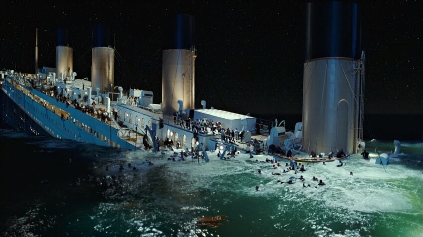На сколько частей раскололся Титаник?